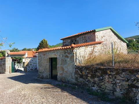 Moradia isolada T5 em Penalva do Castelo