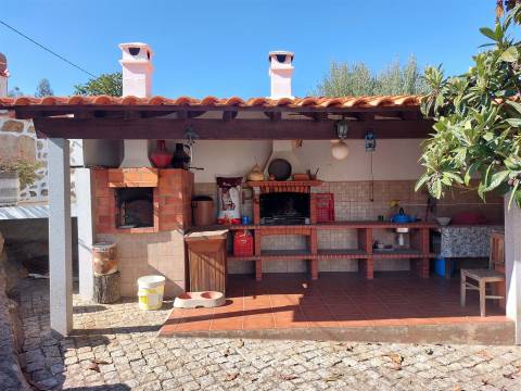 Moradia isolada T5 em Penalva do Castelo