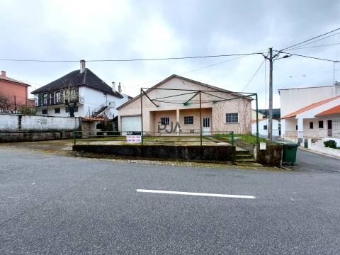 Edifício par 3 habitações em Gradiz, Aguiar da beira