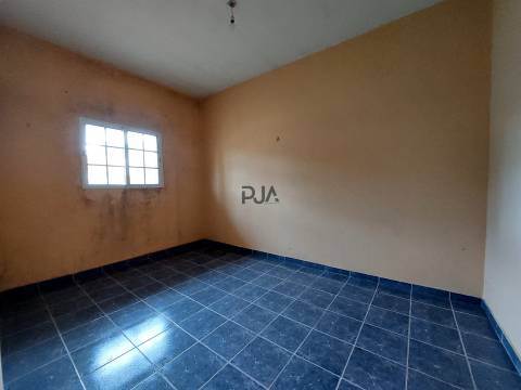 Edifício par 3 habitações em Gradiz, Aguiar da beira