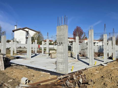 Moradias Geminadas T3 em Povoa de Abravese , Viseu