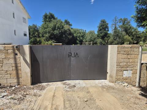 Terreno para construção de prédio com 6 fogos em Viseu