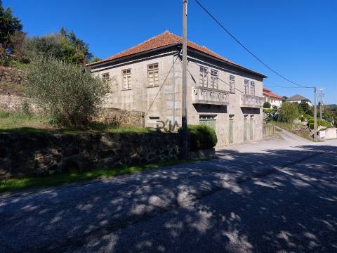 Moradia Rústica T5 em Fornos de Algodres