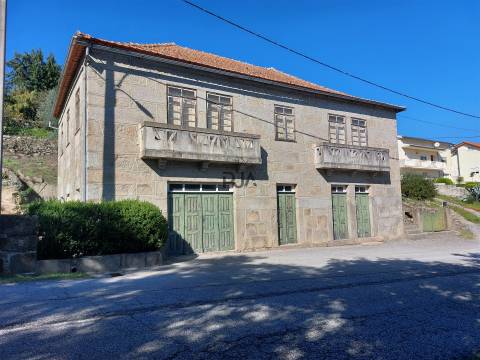 Moradia Rústica T5 em Fornos de Algodres