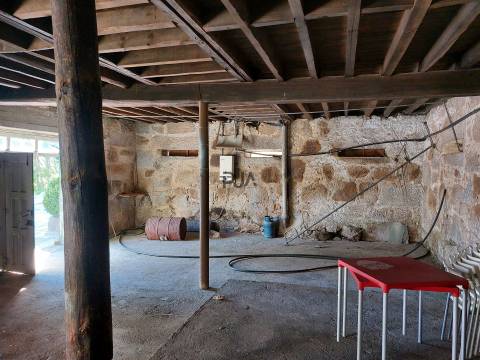 Moradia Rústica T5 em Fornos de Algodres