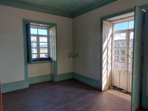 Moradia Rústica T5 em Fornos de Algodres