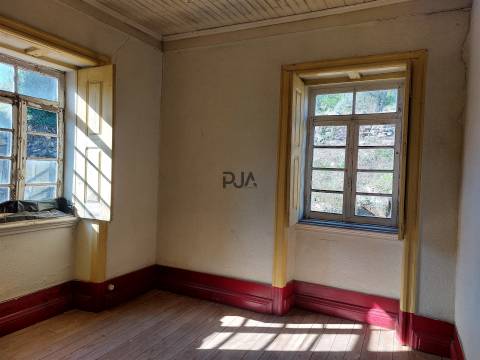 Moradia Rústica T5 em Fornos de Algodres