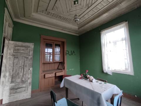 Moradia T5 para Recuperar em Quinta da Ponte