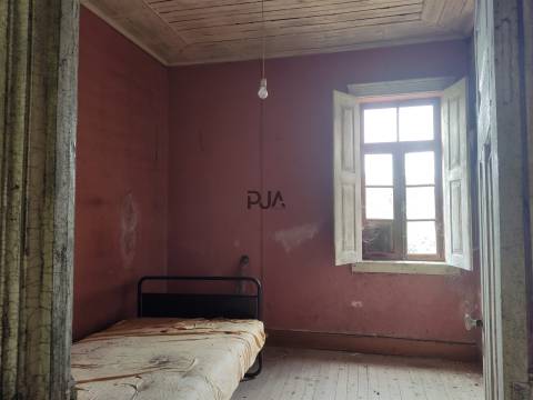 Moradia T5 para Recuperar em Quinta da Ponte