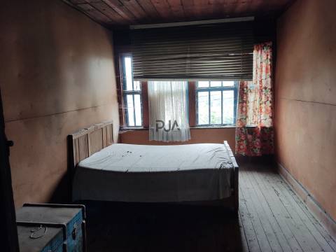 Moradia T5 para Recuperar em Quinta da Ponte