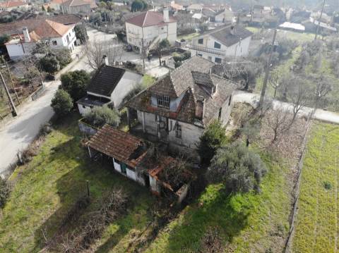 Moradia T5 para Recuperar em Quinta da Ponte