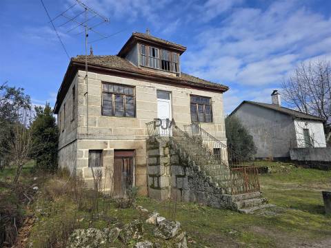 Moradia T5 para Recuperar em Quinta da Ponte