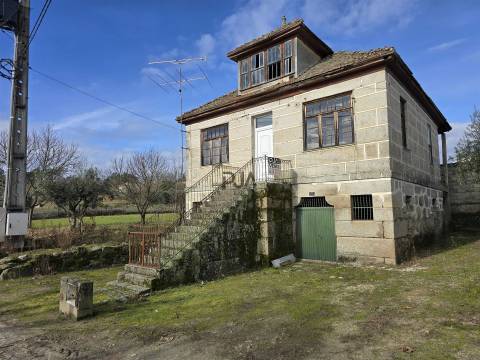 Moradia T5 para Recuperar em Quinta da Ponte