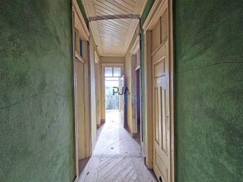 Moradia T5 para Recuperar em Quinta da Ponte