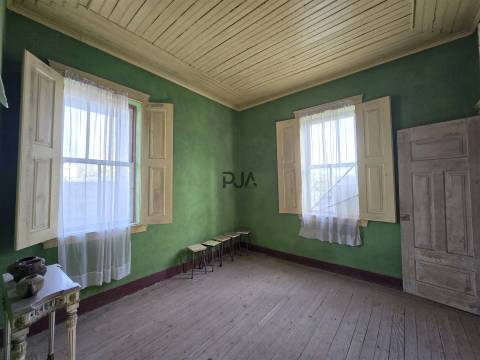 Moradia T5 para Recuperar em Quinta da Ponte