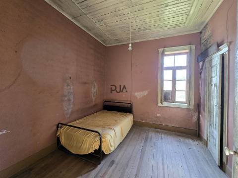 Moradia T5 para Recuperar em Quinta da Ponte