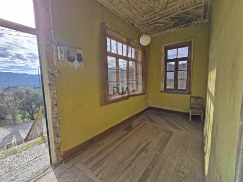 Moradia T5 para Recuperar em Quinta da Ponte