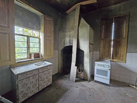 Moradia T5 para Recuperar em Quinta da Ponte