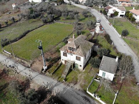 Moradia T5 para Recuperar em Quinta da Ponte