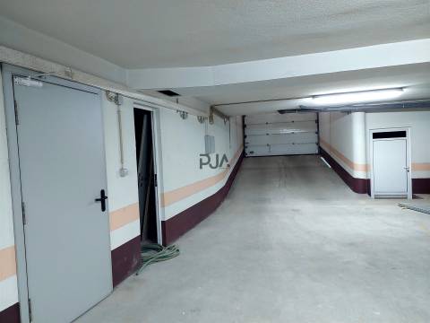 Arrenda-se garagem em centro de Tondela