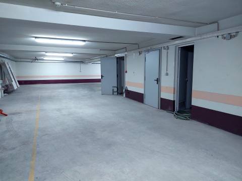 Arrenda-se garagem em centro de Tondela