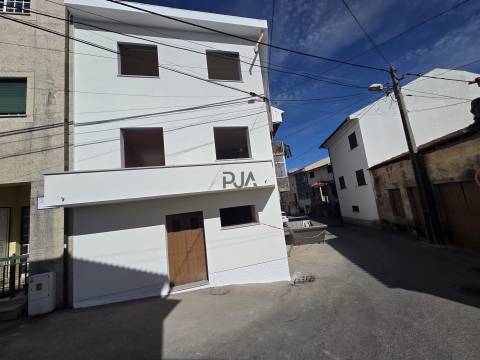 Prédio totalmente remodelado em Abraveses