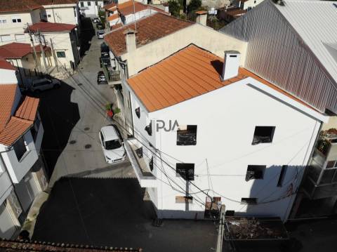 Prédio totalmente remodelado em Abraveses