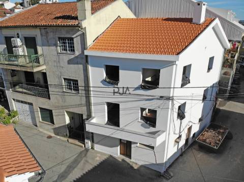 Prédio totalmente remodelado em Abraveses