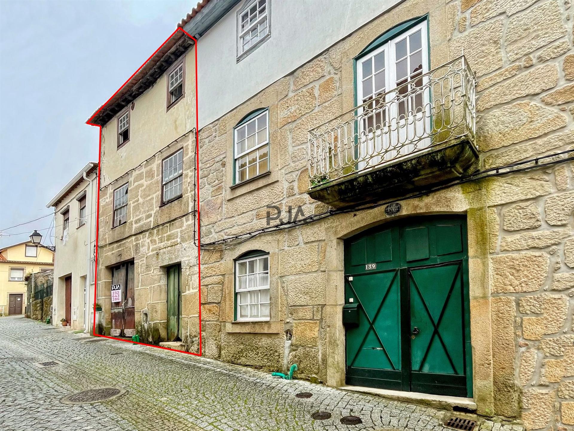 Edifício devoluto em Tondela