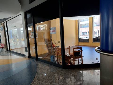 Loja no Centro de Nelas