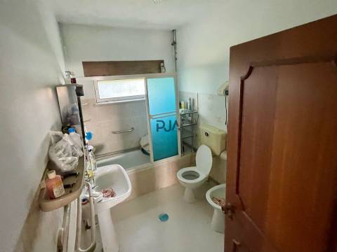 Quinta com 3 apartamentos em Figueiró, Viseu