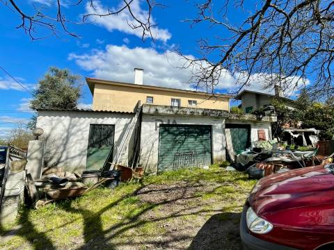 Quinta com 3 apartamentos em Figueiró, Viseu
