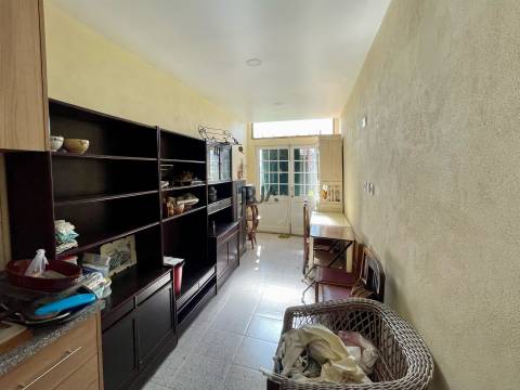 Quinta com 3 apartamentos em Figueiró, Viseu