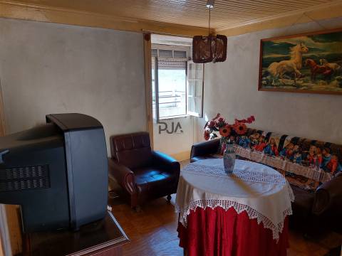 Moradia Rústica T3 em Vila Soeiro do Chão, Fornos de Algodres