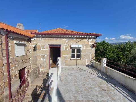 Moradia Rústica T3 em Vila Soeiro do Chão, Fornos de Algodres