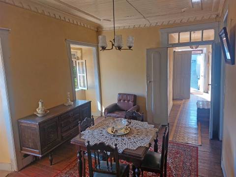 Moradia Rústica T3 em Vila Soeiro do Chão, Fornos de Algodres