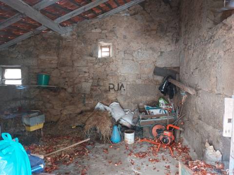 Moradia para reconstruir em Fundões, Mangualde