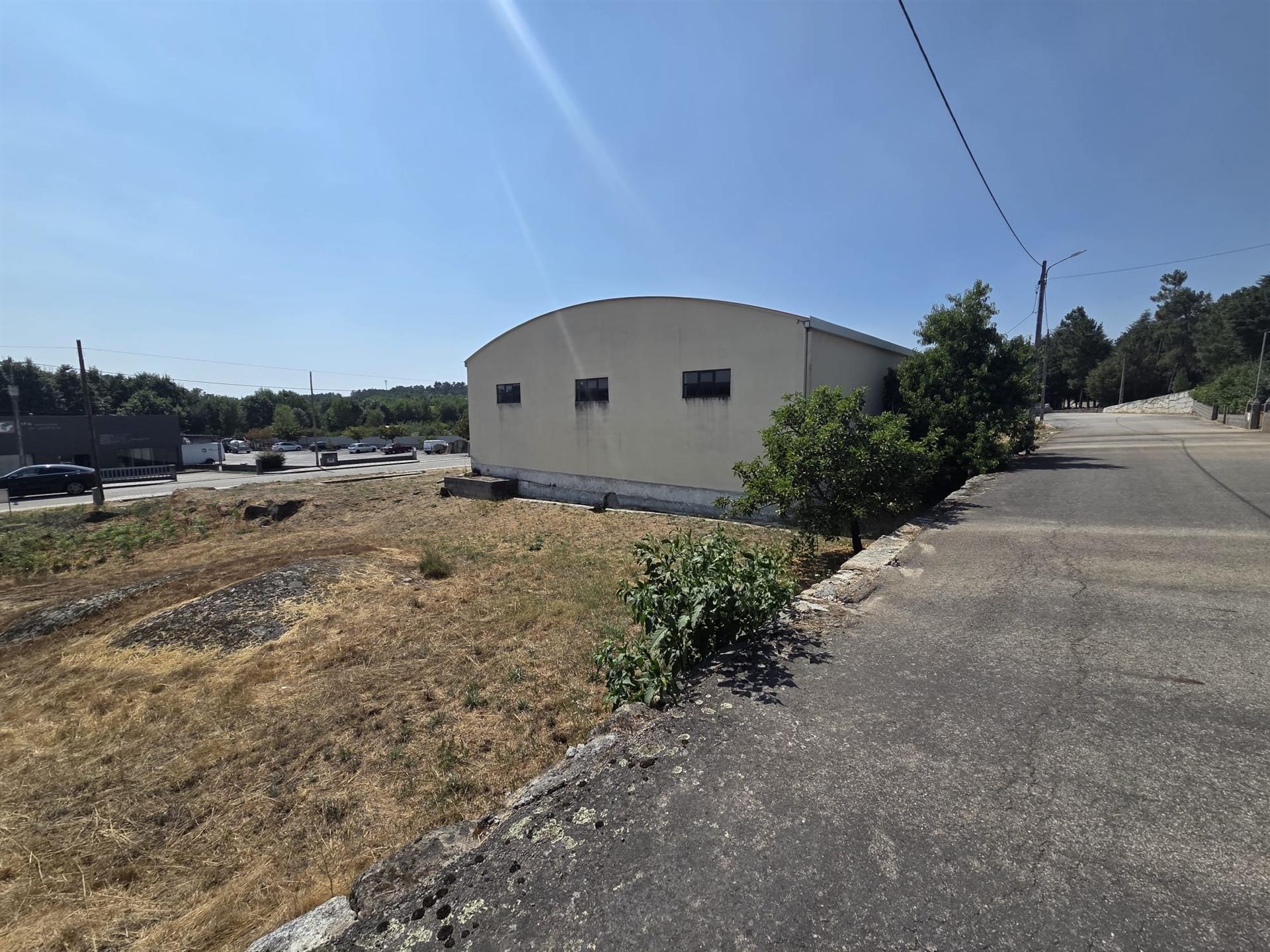 Pavilhão/ Armazém para arrenda em Antas, Penalva do Castelo
