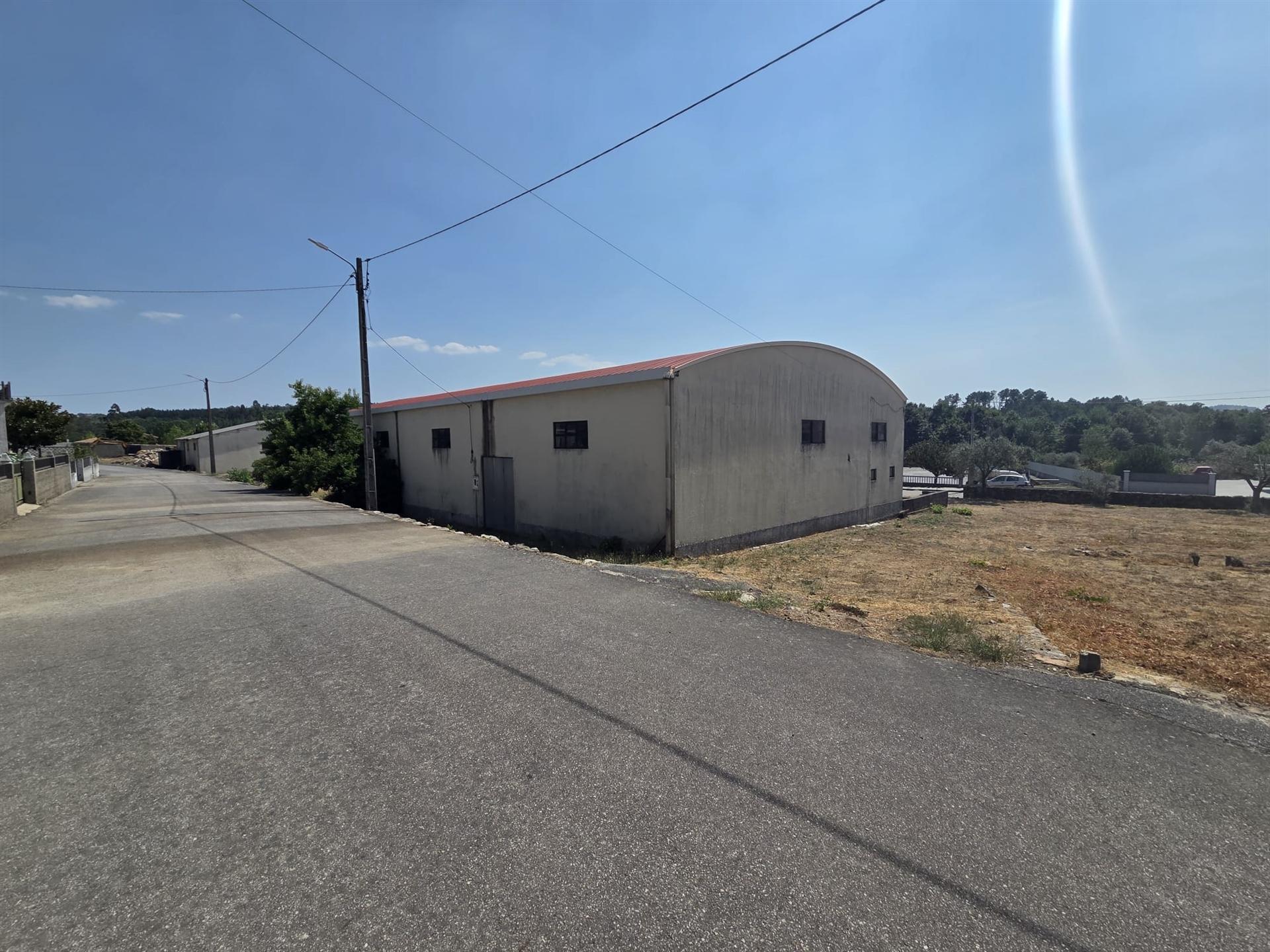 Pavilhão/ Armazém para arrenda em Antas, Penalva do Castelo