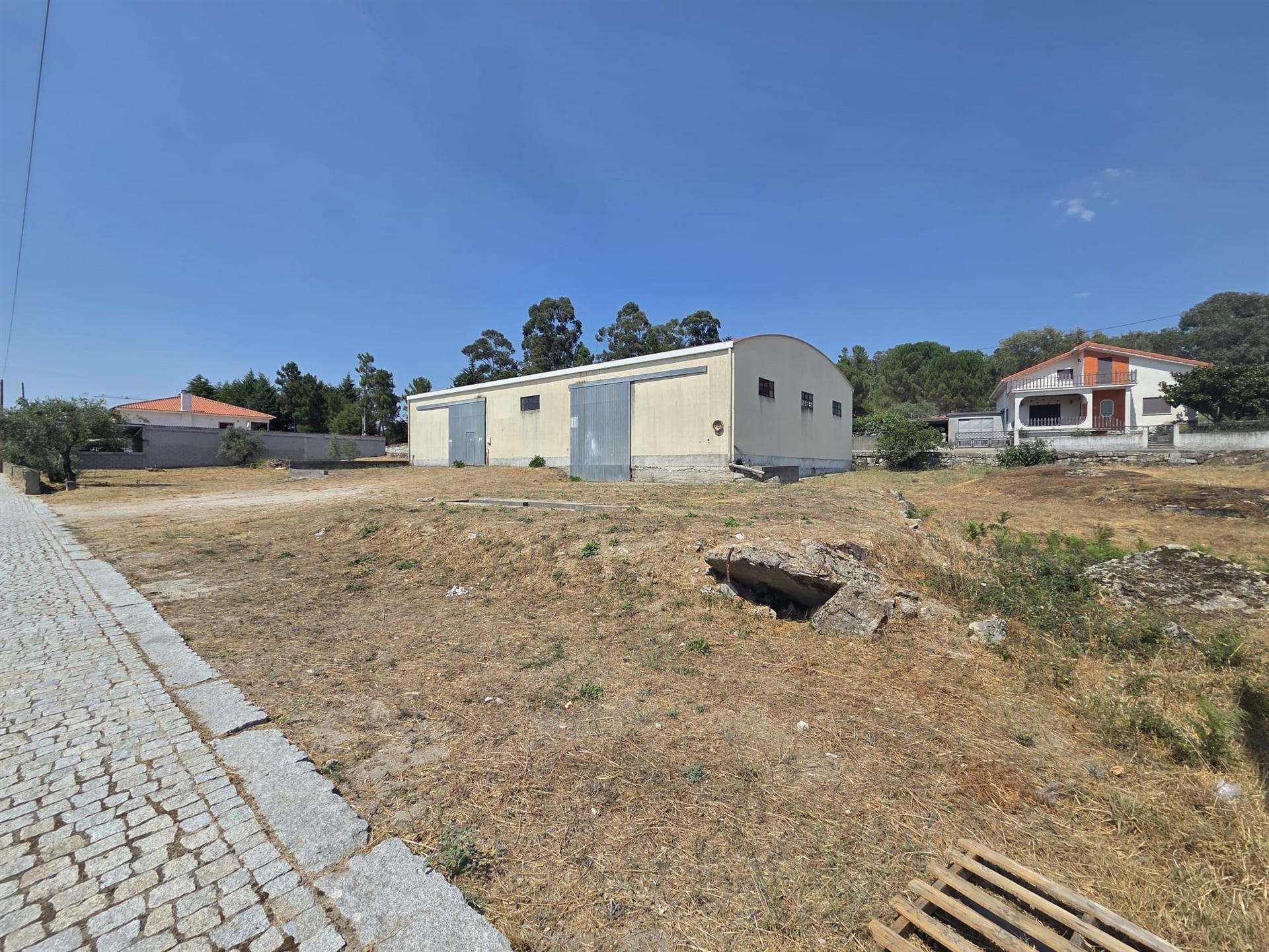 Pavilhão/ Armazém para arrenda em Antas, Penalva do Castelo