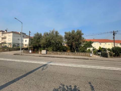 Moradia em granito para reconstruir em Mangualde