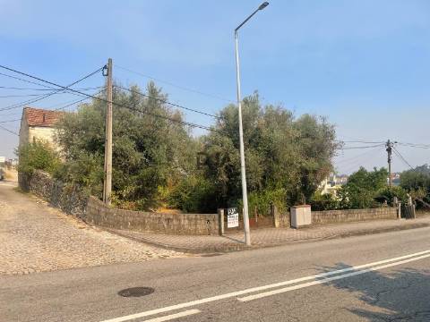 Moradia em granito para reconstruir em Mangualde