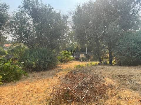 Moradia em granito para reconstruir em Mangualde