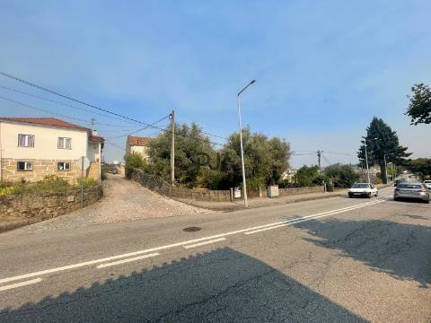 Moradia em granito para reconstruir em Mangualde