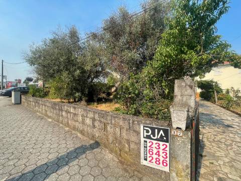 Moradia em granito para reconstruir em Mangualde