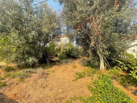 Moradia em granito para reconstruir em Mangualde