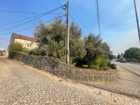 Moradia em granito para reconstruir em Mangualde