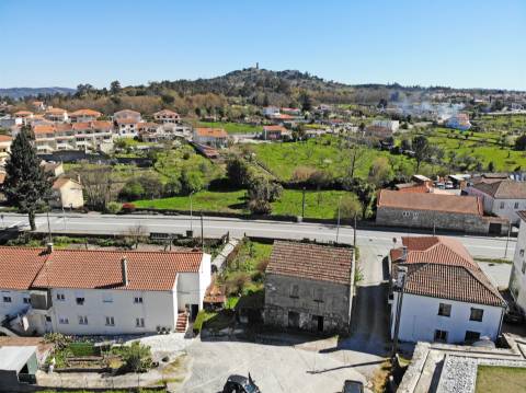 Moradia em granito para reconstruir em Mangualde