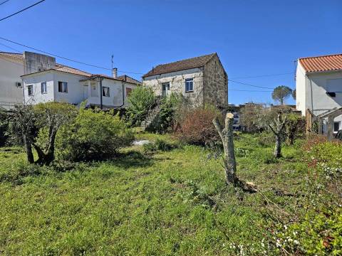 Moradia em granito para reconstruir em Mangualde