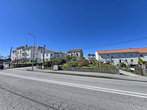 Moradia em granito para reconstruir em Mangualde